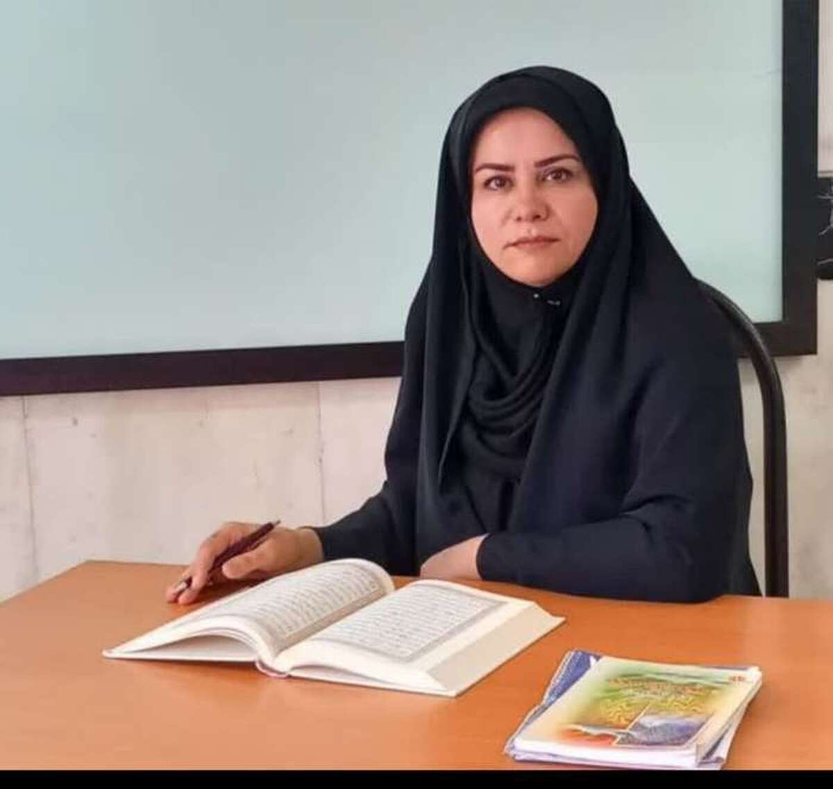 خادمی قرآن کریم از افتخارات هر زن است