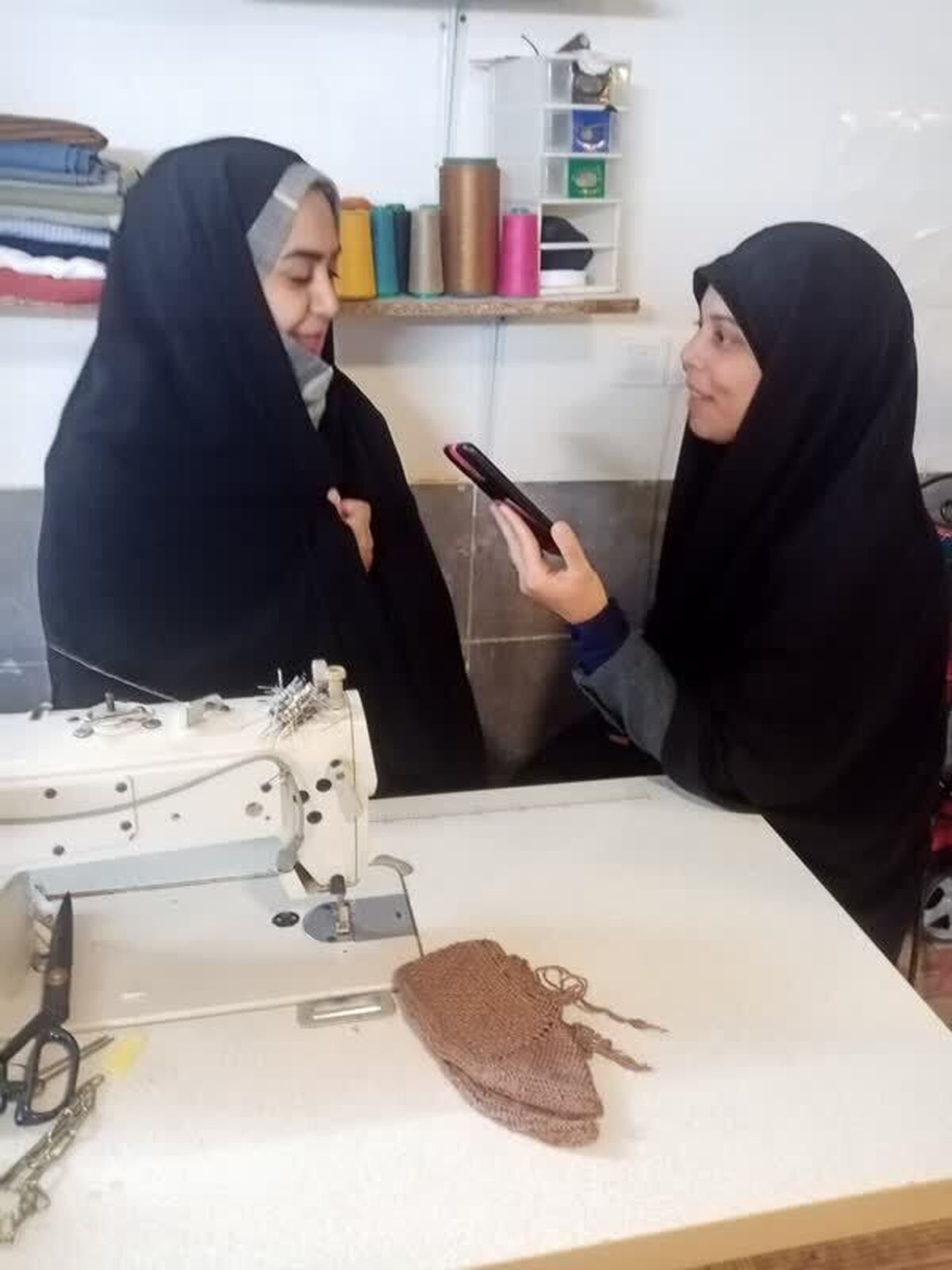 از هنر ابریشم بافی تا خاصیت شگفت انگیز درمانی آن/ ابریشم‌بافی؛ هنری که هنوز نفس می‌کشد