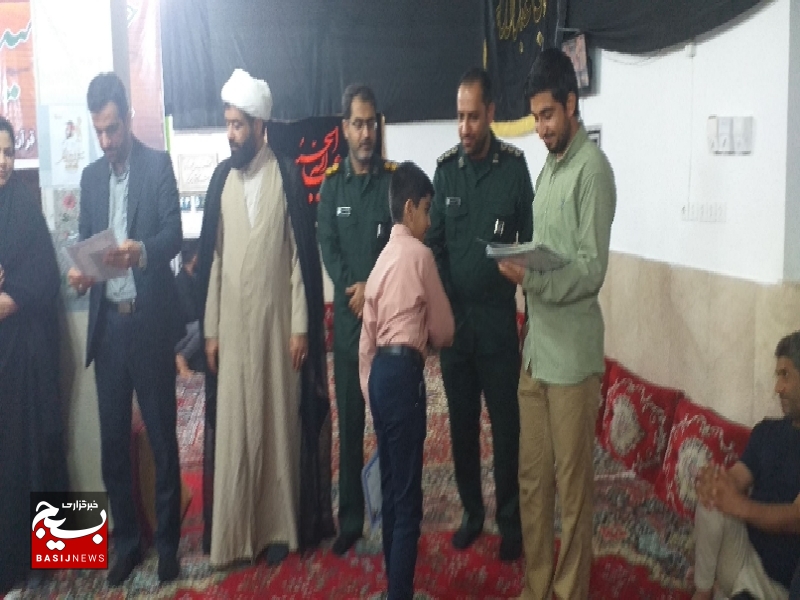 تجلیل ازدانش آموزان ممتاز پایگاه مقاومت بسیج ذوالفقار تجلیل ازدانش آموزان ممتاز پایگاه مقاومت بسیج ذوالفقار