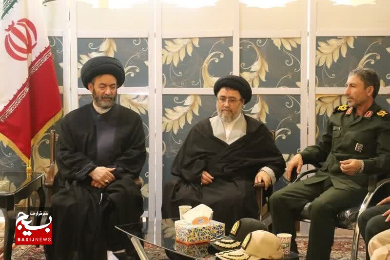 دیدار فرماندهان نظامی و انتظامی استان اردبیل با آیت الله عاملی دیدار فرماندهان نظامی و انتظامی استان اردبیل با آیت الله عاملی