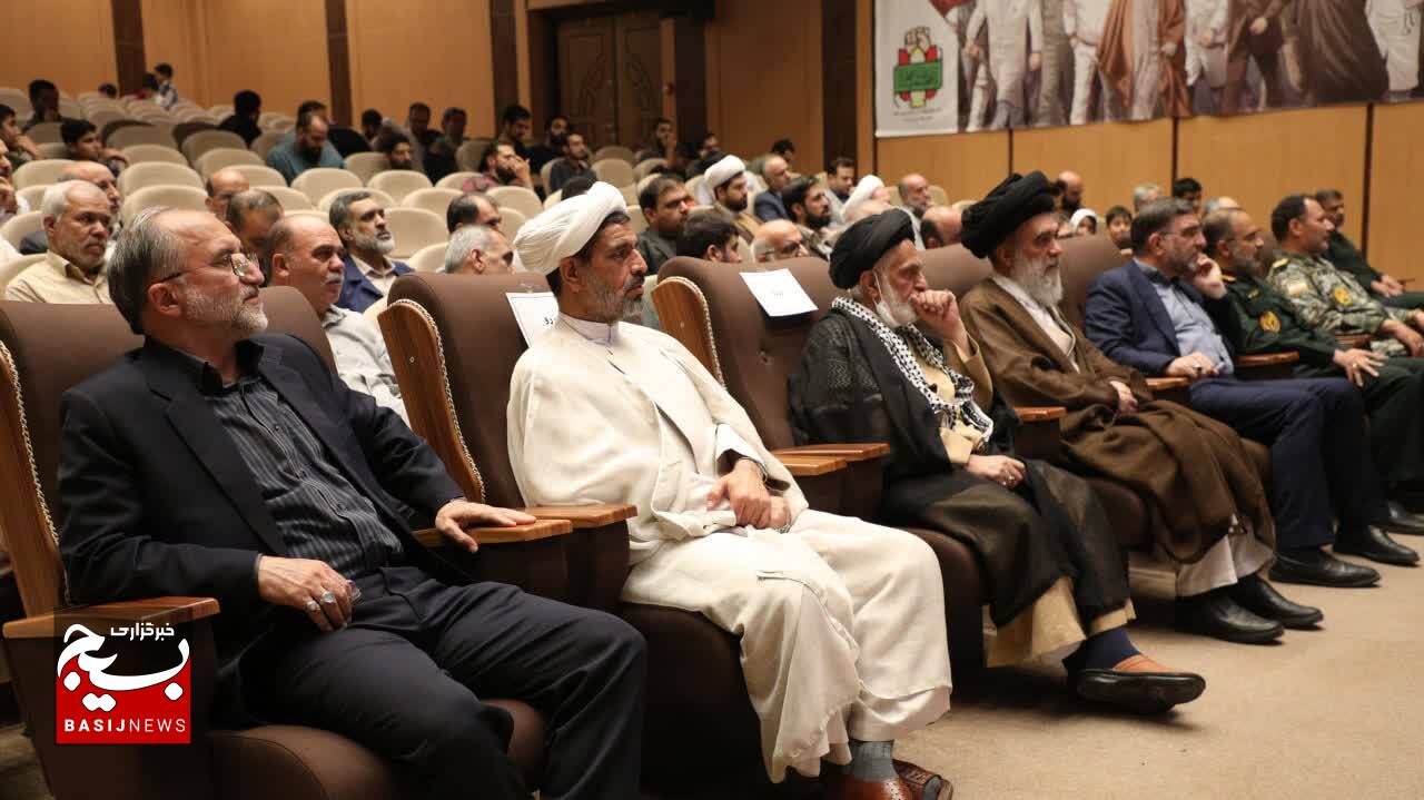 افتتاح نمایشگاه دفاع مقدس یادیاران استان قم افتتاح نمایشگاه دفاع مقدس یادیاران استان قم