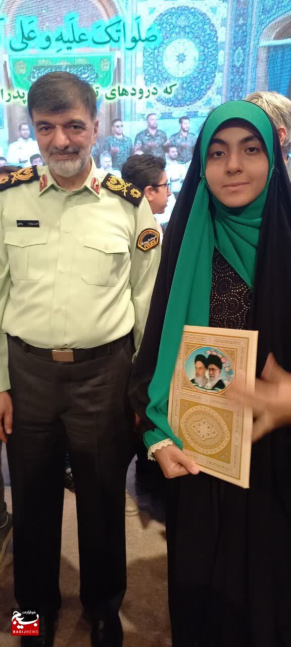 دختر البرزی نفر اول مسابقات خانوادههای نیروهای مسلح در رشته حفظ کل قرآن شد دختر البرزی نفر اول مسابقات خانوادههای نیروهای مسلح در رشته حفظ کل قرآن شد