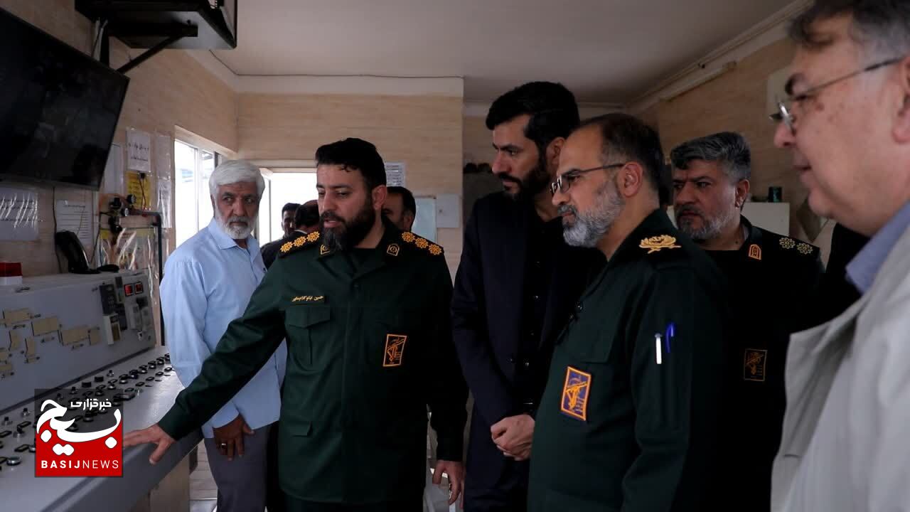 بازدید فرمانده سپاه قم از ۲ واحد صنعتی در شهرک محموآباد قم بازدید فرمانده سپاه قم از ۲ واحد صنعتی در شهرک محموآباد قم