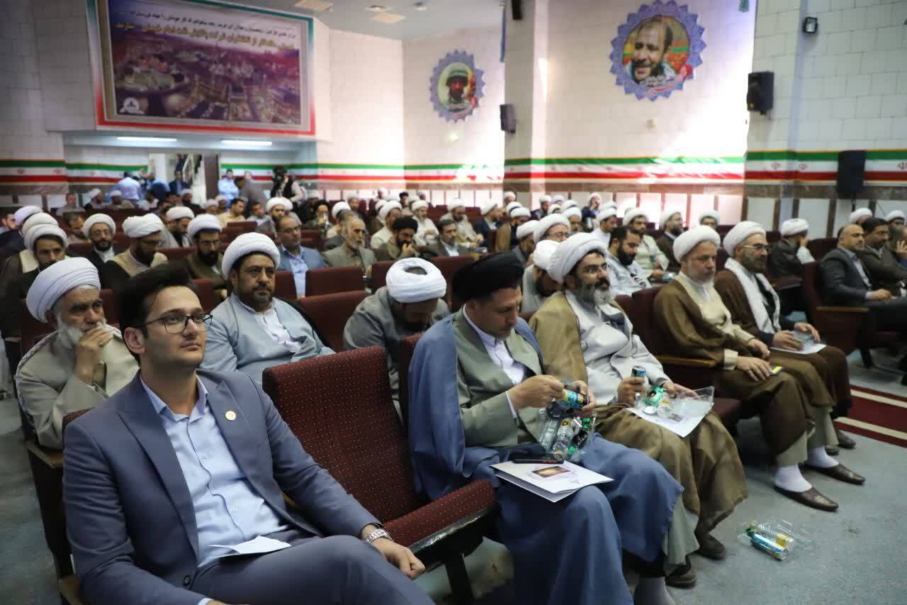 بازدید جمعی از طلاب و روحانیون استان از شرکت پالایش نفت امام خمینی شازند اراک