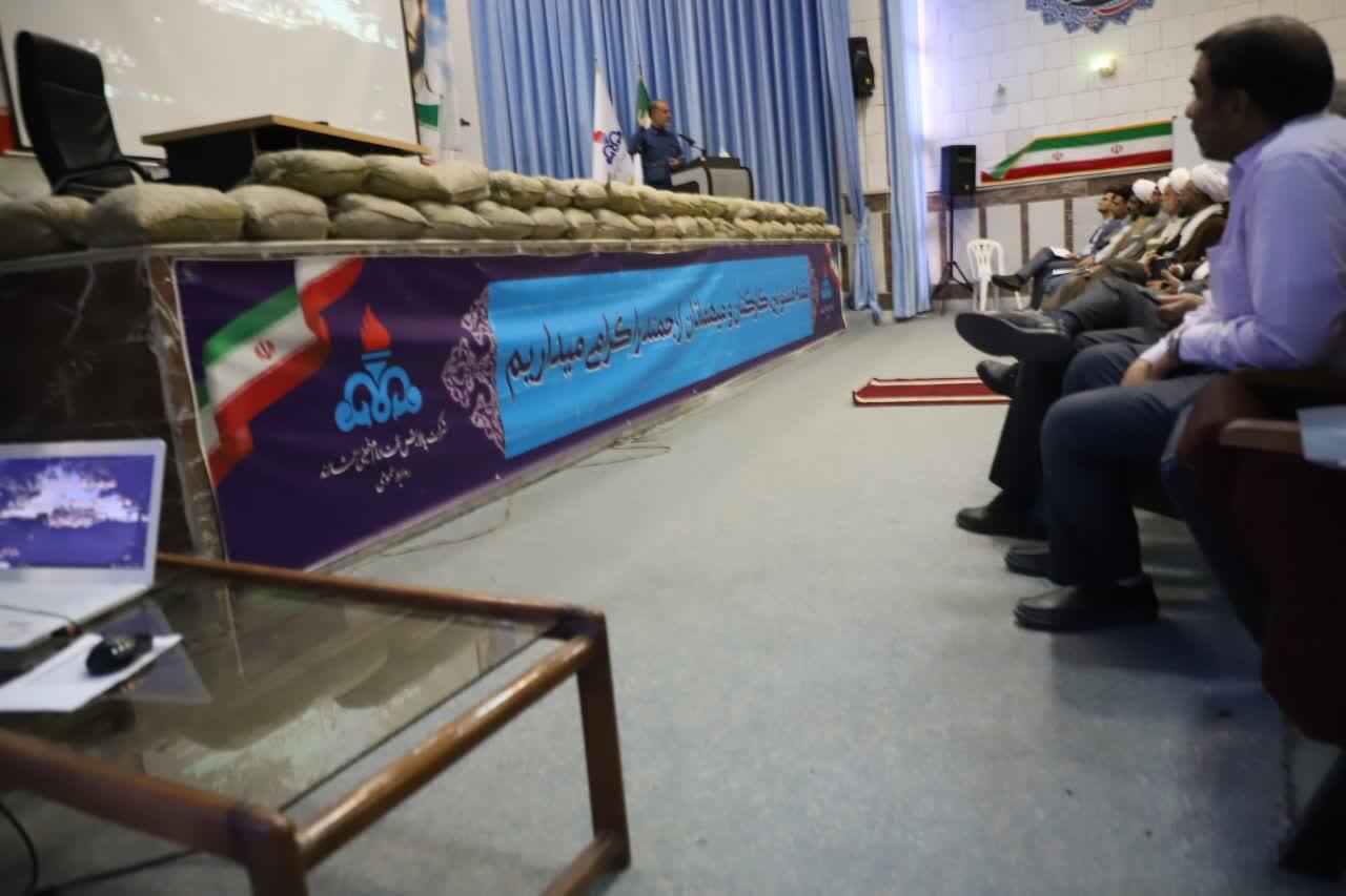 بازدید جمعی از طلاب و روحانیون استان از شرکت پالایش نفت امام خمینی شازند اراک