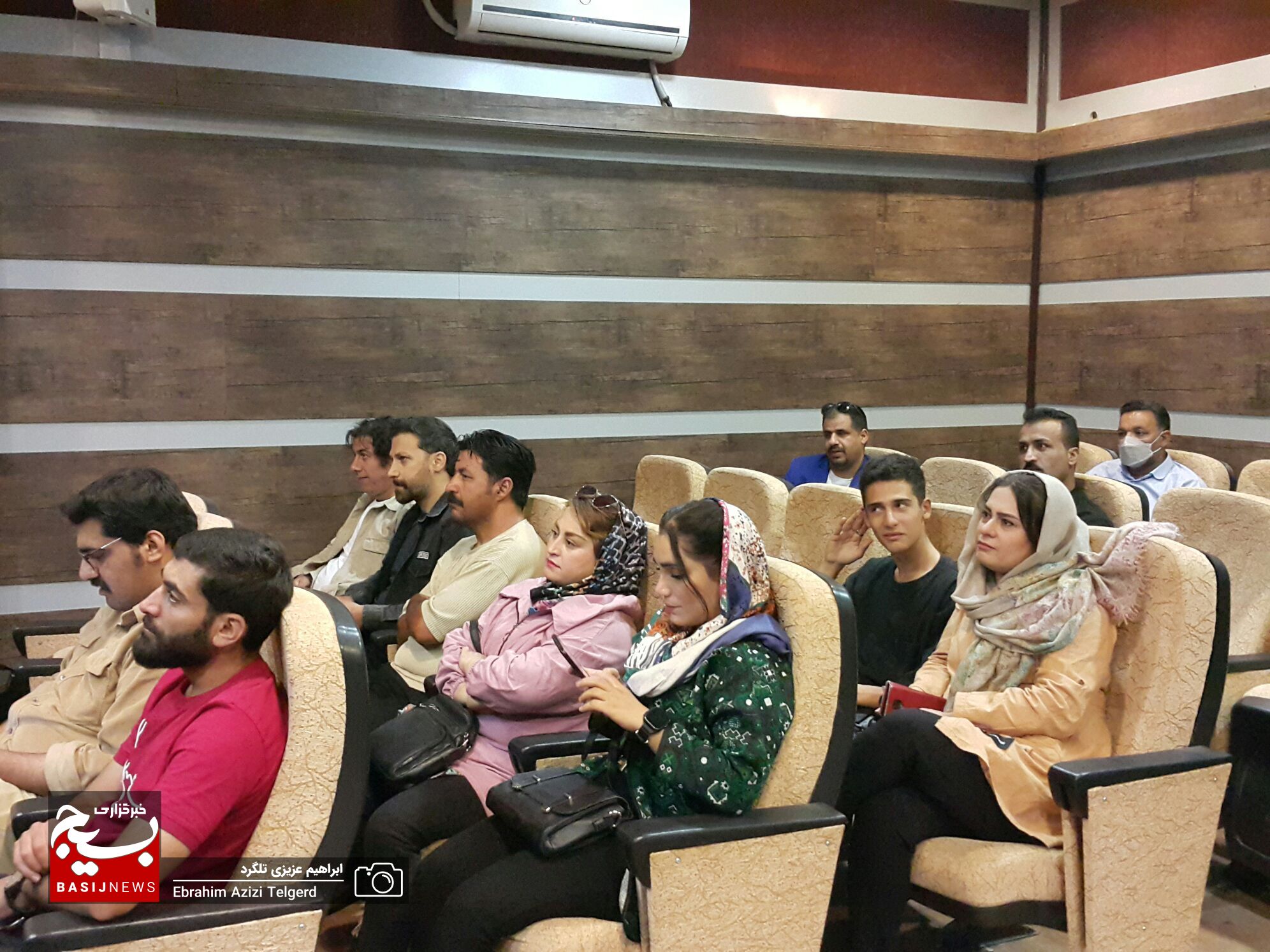 اکران پنج فیلم کارگران کهگیلویه و بویراحمدی در یاسوج + ( تصاویر) اکران پنج فیلم کارگران کهگیلویه و بویراحمدی در یاسوج + ( تصاویر)