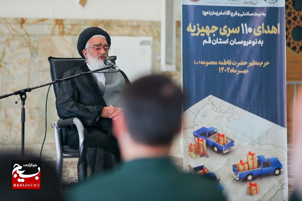 اهدای ۱۱۰ سری جهیزیه به نوعروسان قمی در حرم بانوی کرامت اهدای ۱۱۰ سری جهیزیه به نوعروسان قمی در حرم بانوی کرامت