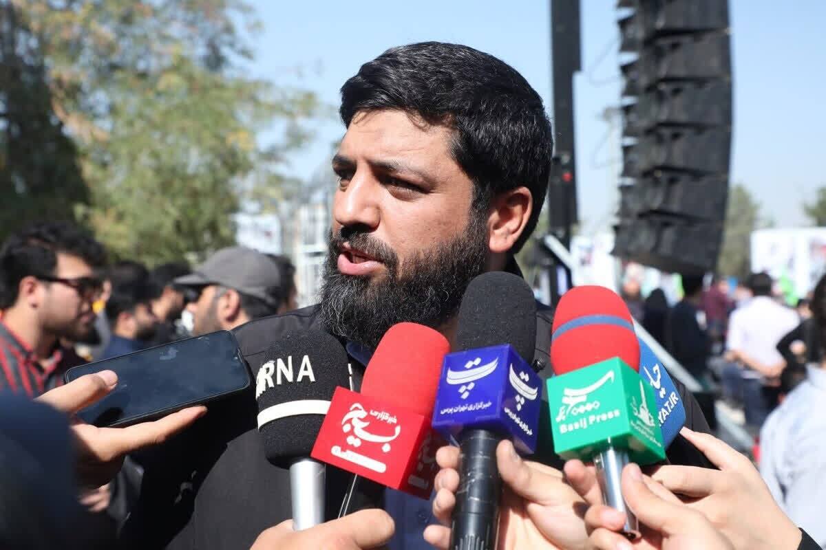 شهدا قهرمانان و پهلوانان این مرز و بوم هستند