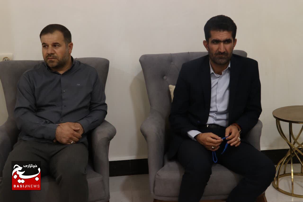 اهدای بسته ۴۴ میلیونی بنیاد پانزده خرداد به نوزادان چهارقلویی یاسوجی اهدای بسته ۴۴ میلیونی بنیاد پانزده خرداد به نوزادان چهارقلویی یاسوجی