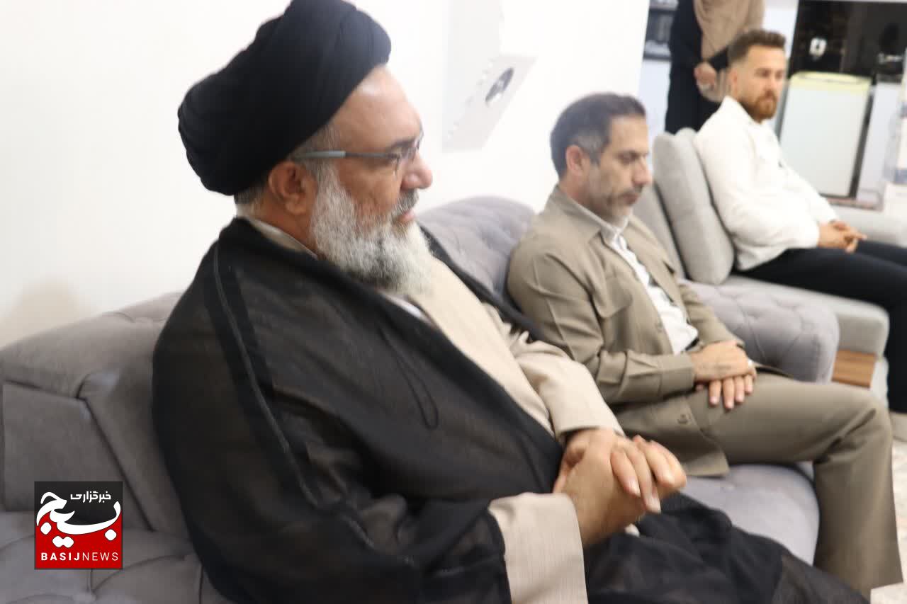 اهدای بسته ۴۴ میلیونی بنیاد پانزده خرداد به نوزادان چهارقلویی یاسوجی اهدای بسته ۴۴ میلیونی بنیاد پانزده خرداد به نوزادان چهارقلویی یاسوجی