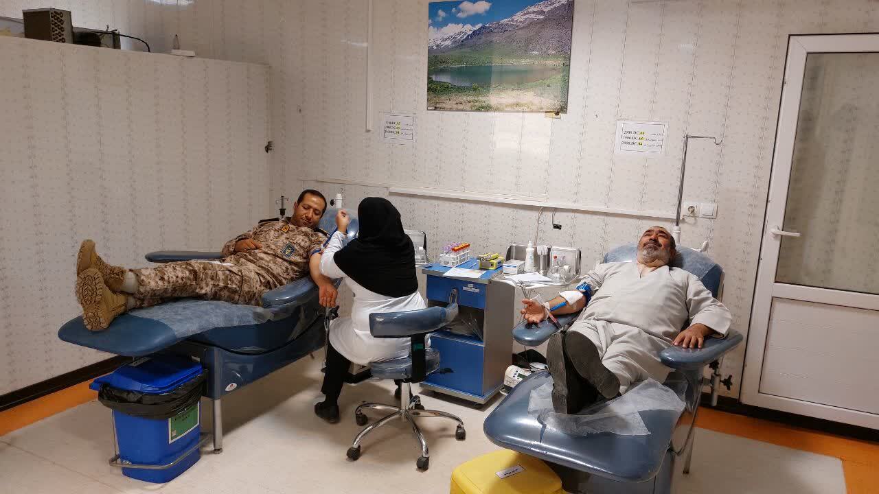 اهدای خون فرمانده و کارکنان تیپ 48 فتح