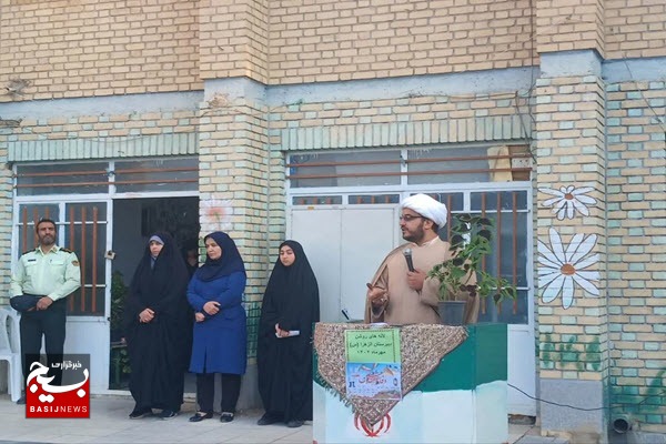فرهنگ دفاع مقدس الگوی گذر از بحرانها و سختیها در طول انقلاب شد فرهنگ دفاع مقدس الگوی گذر از بحرانها و سختیها در طول انقلاب شد