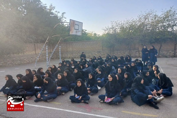 فرهنگ دفاع مقدس الگوی گذر از بحرانها و سختیها در طول انقلاب شد فرهنگ دفاع مقدس الگوی گذر از بحرانها و سختیها در طول انقلاب شد