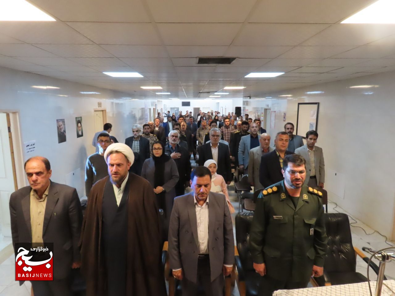 یکی از دستاوردهای دفاع مقدس نهادینه شدن ایثار و مقاومت بود یکی از دستاوردهای دفاع مقدس نهادینه شدن ایثار و مقاومت بود