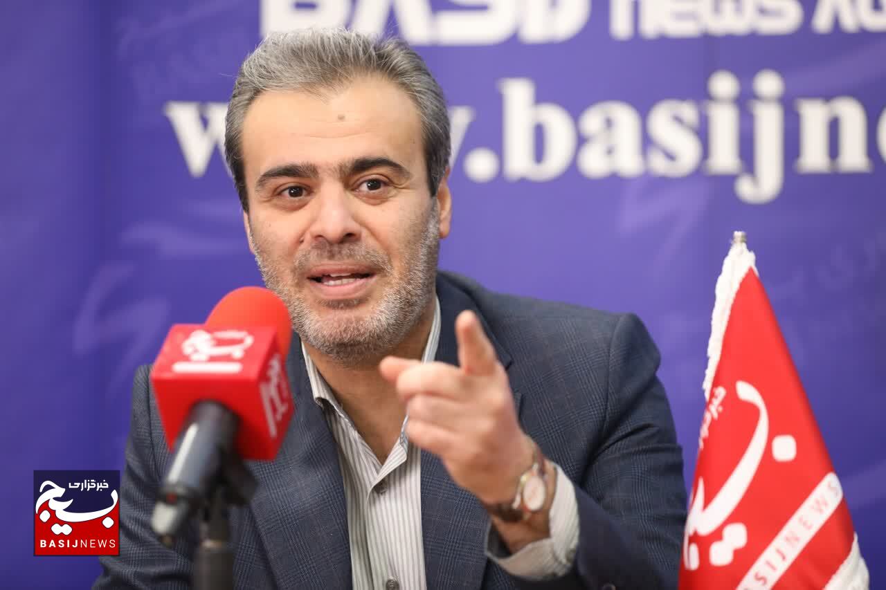 تربیت هنرمند متعهّد و انقلابی رکن اصلی سازمان بسیج هنرمندان تربیت هنرمند متعهّد و انقلابی رکن اصلی سازمان بسیج هنرمندان