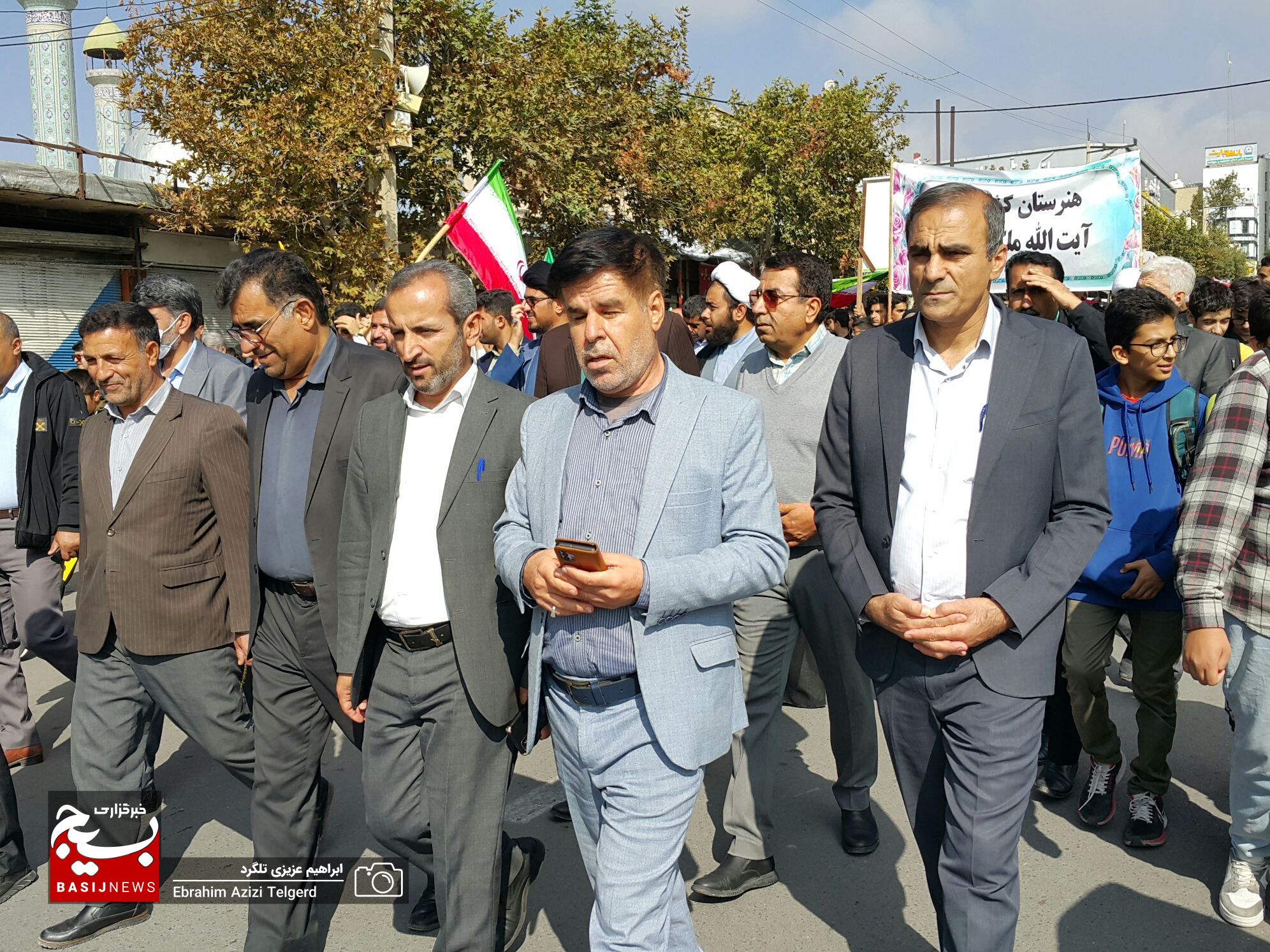 تصاویری باشکوه از راهپیمایی ۱۳ آبان‌ در یاسوج + (تصویر )