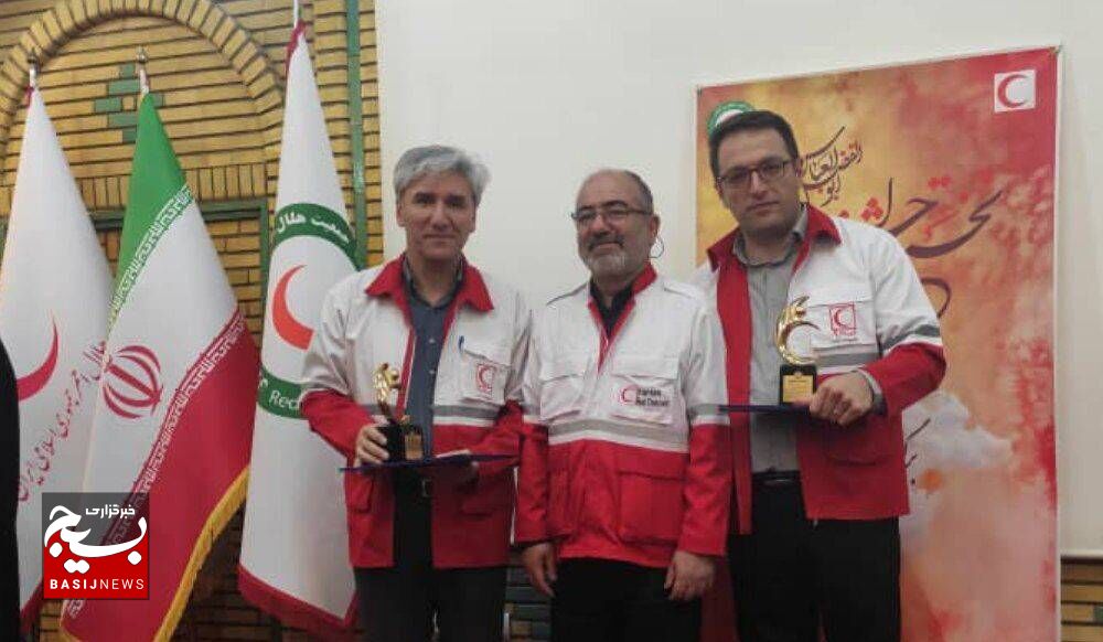 سه امدادگر اردبیلی تندیس ایثار گرفتند سه امدادگر اردبیلی تندیس ایثار گرفتند