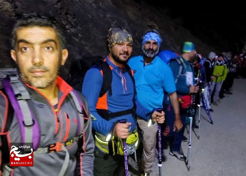صعود تیم منتخب کوهنوردی کارکنان سپاه قم به قله ۳۹۸۰ متری توچال تهران صعود تیم منتخب کوهنوردی کارکنان سپاه قم به قله ۳۹۸۰ متری توچال تهران