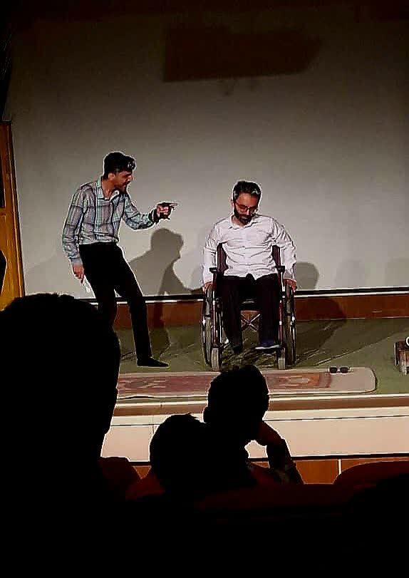استقبال با شکوه دانشجویان دانشگاه یاسوج از تئاتر دفاع مقدس + (تصاویر)