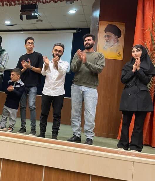 استقبال با شکوه دانشجویان دانشگاه یاسوج از تئاتر دفاع مقدس + (تصاویر)