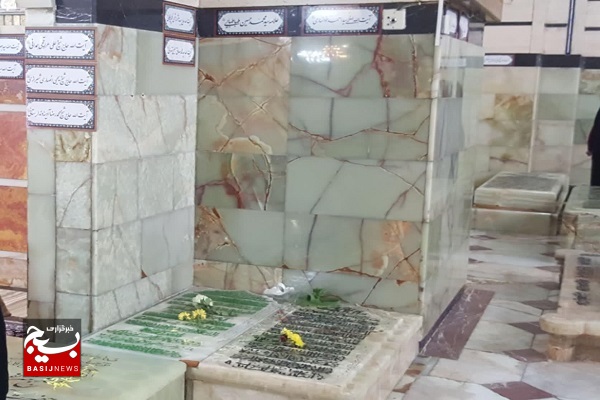 روایتی از زائران مقبره علامه طباطبایی روایتی از زائران مقبره علامه طباطبایی