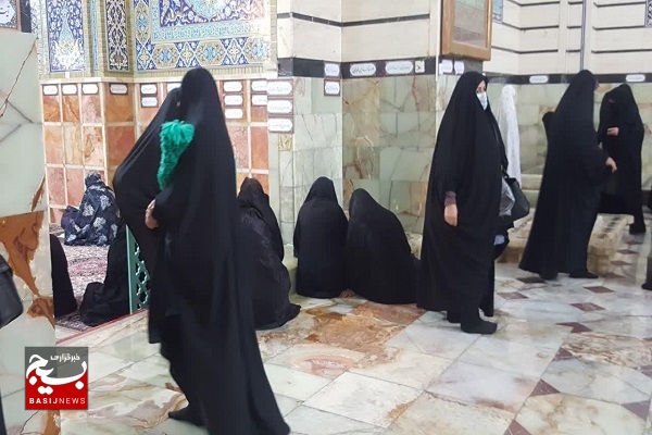 روایتی از زائران مقبره علامه طباطبایی روایتی از زائران مقبره علامه طباطبایی