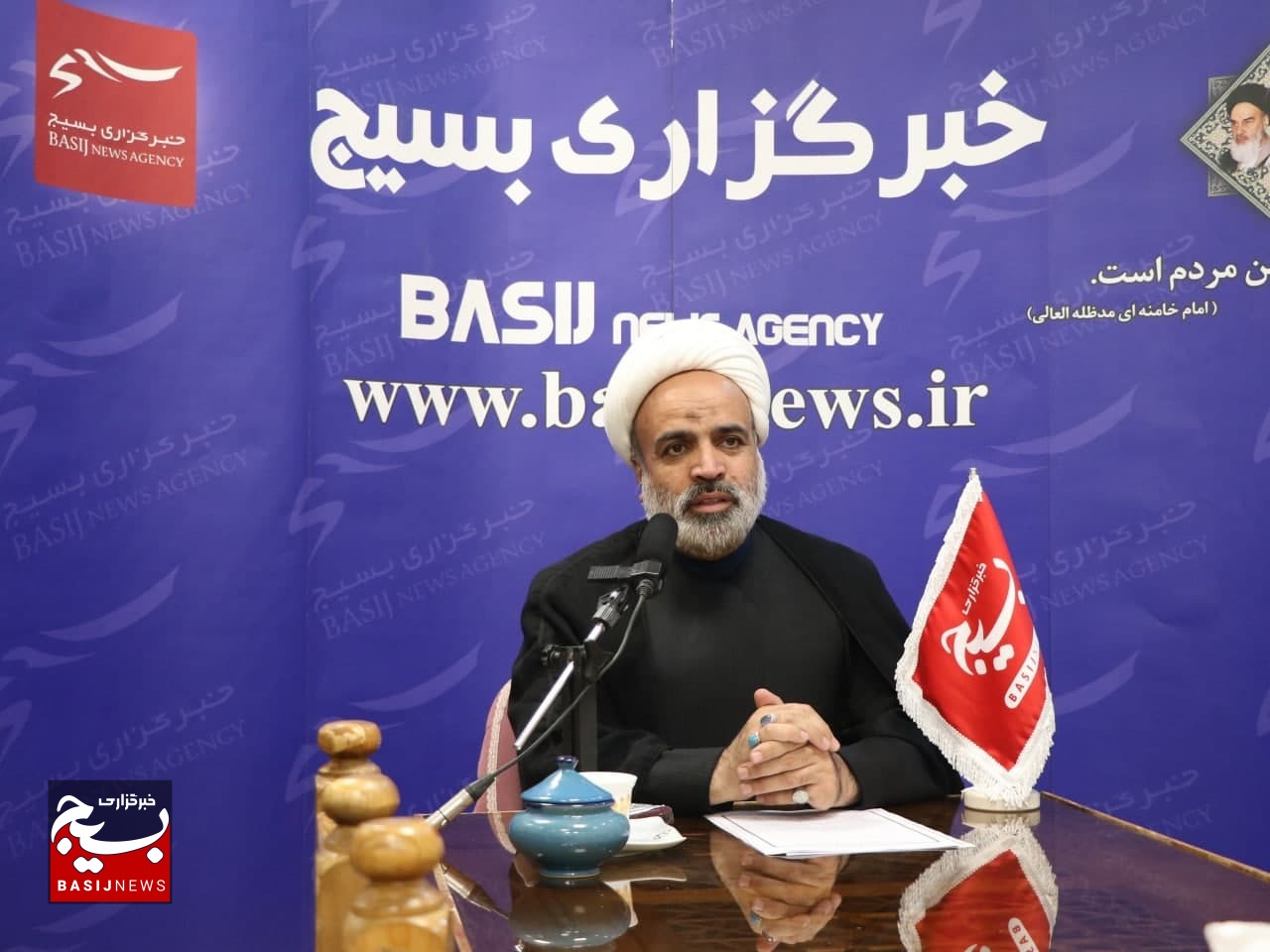 آن حقیقتی که میتواند به حضور اقشار مختلف مردم شوق ببخشد و این حضور را پررنگ کند بسیج است آن حقیقتی که میتواند به حضور اقشار مختلف مردم شوق ببخشد و این حضور را پررنگ کند بسیج است