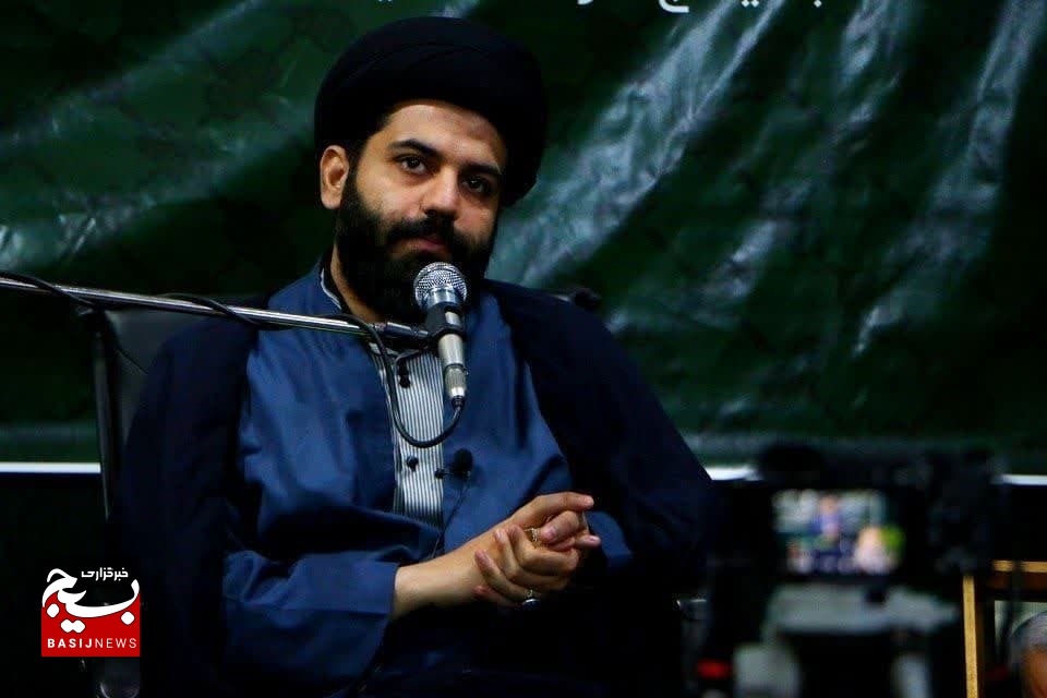 دوره تربیت جهادگر تبیین مسائل فلسطین در مدرسه علمیه حقانی برگزار شد دوره تربیت جهادگر تبیین مسائل فلسطین در مدرسه علمیه حقانی برگزار شد