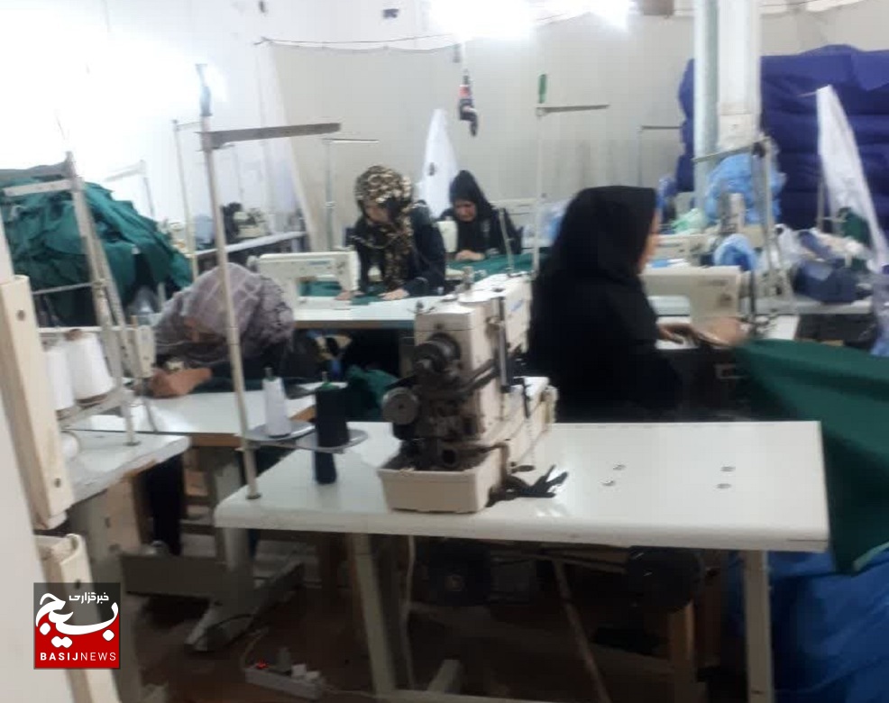 بانوی کارآفرین قمی امروز بیش از ۱۰۰۰ تا ۱۵۰۰ دست لباس تولید می کند بانوی کارآفرین قمی امروز بیش از ۱۰۰۰ تا ۱۵۰۰ دست لباس تولید می کند