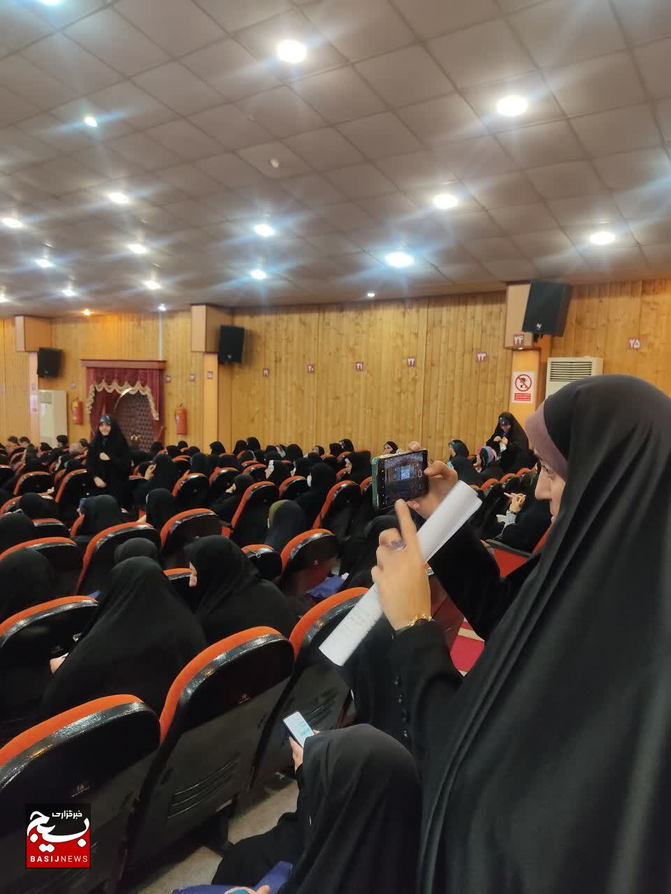 آیین اختتامیه دومین جشنواره ملی رسانهای بانوان «حریم رسالت» آیین اختتامیه دومین جشنواره ملی رسانهای بانوان «حریم رسالت»