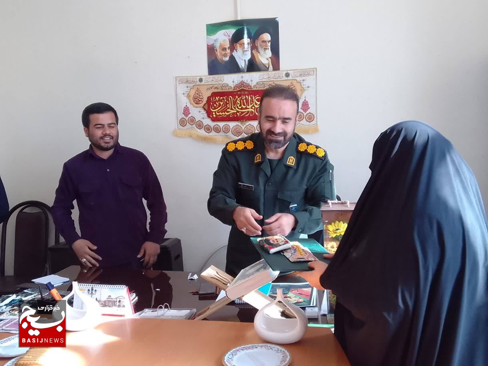 تجلیل از مربیان و عوامل اجرایی طرح یاوران ولایت بسیج دانش آموزی استان تجلیل از مربیان و عوامل اجرایی طرح یاوران ولایت بسیج دانش آموزی استان