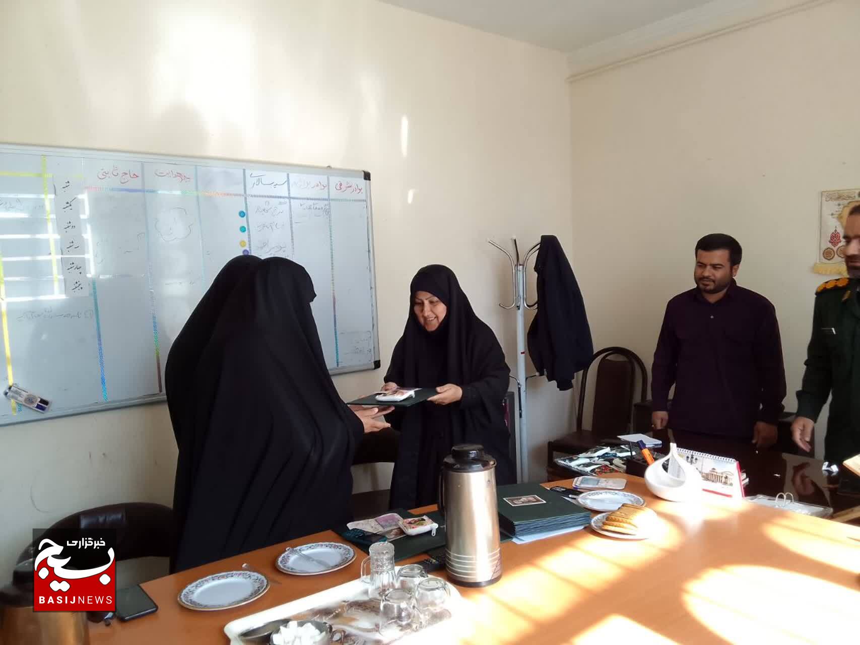 تجلیل از مربیان و عوامل اجرایی طرح یاوران ولایت بسیج دانش آموزی استان تجلیل از مربیان و عوامل اجرایی طرح یاوران ولایت بسیج دانش آموزی استان