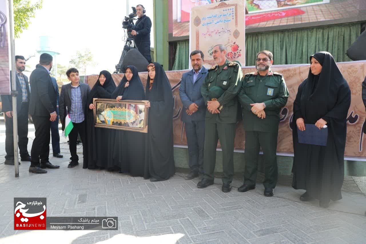 نوجوان روز بسیج دانشآموزی نوجوان روز بسیج دانشآموزی