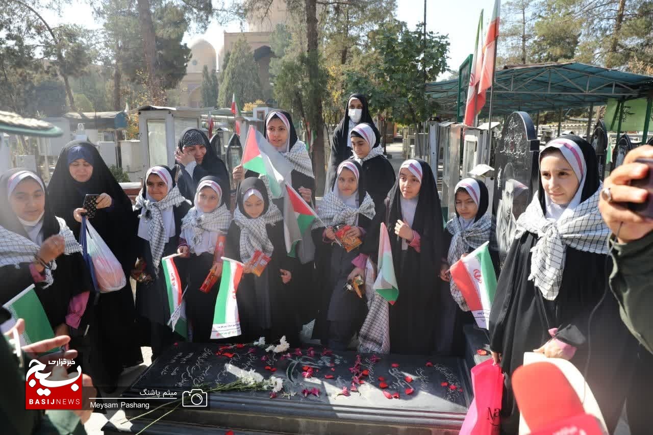 نوجوان روز بسیج دانشآموزی نوجوان روز بسیج دانشآموزی