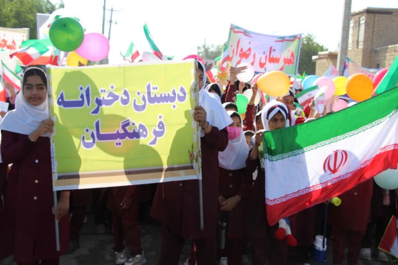 تجمع بزرگ  استکبارستیزی دانش آموزان در رودبار جنوب برگزار شد