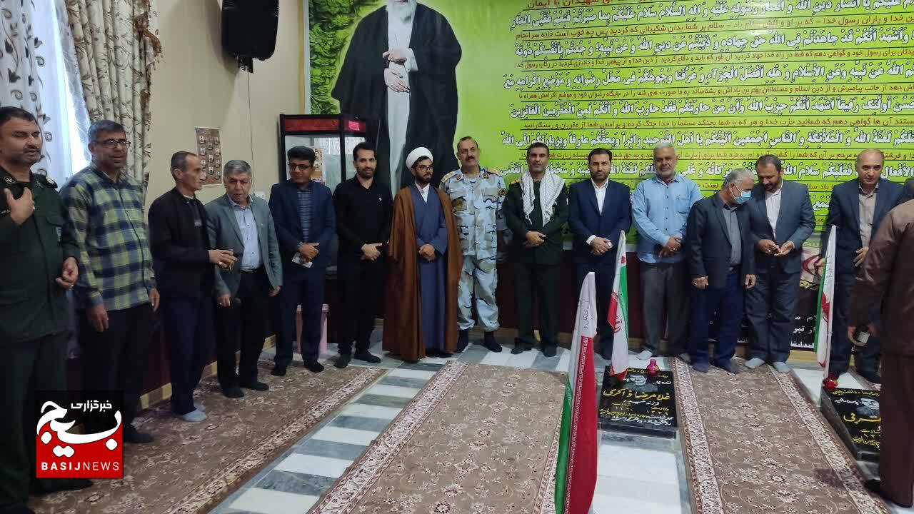عطرافشانی و غبارروبی گلزار شهدای دیلم عطرافشانی و غبارروبی گلزار شهدای دیلم
