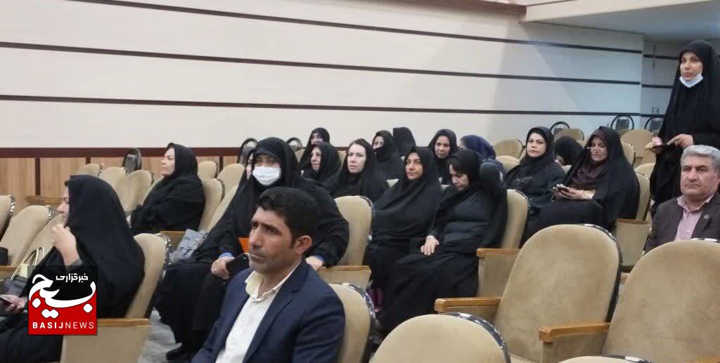 همایش فرماندهان واحد بسیج دانشآموزی و گرامیداشت شهدای دانشآموز و فرهنگی استان در گچساران همایش فرماندهان واحد بسیج دانشآموزی و گرامیداشت شهدای دانشآموز و فرهنگی استان در گچساران