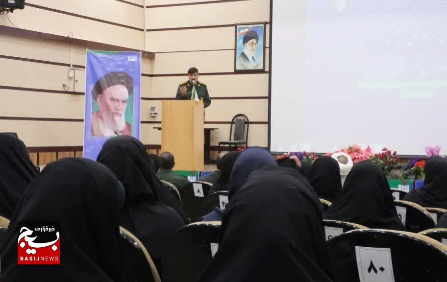 همایش فرماندهان واحد بسیج دانشآموزی و گرامیداشت شهدای دانشآموز و فرهنگی استان در گچساران همایش فرماندهان واحد بسیج دانشآموزی و گرامیداشت شهدای دانشآموز و فرهنگی استان در گچساران