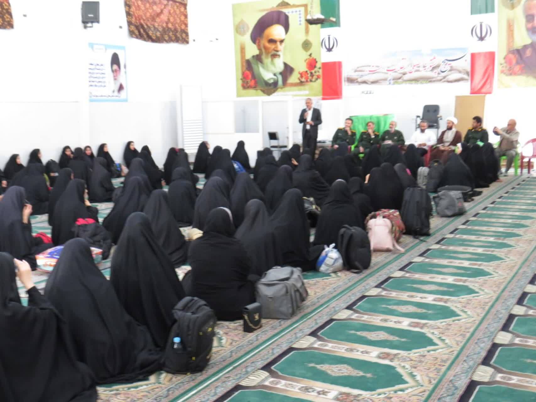 اعزام ۸۰ نفر از دانش آموزان دختر شهرستان لنده به مناطق عملیاتی جنوب کشور اعزام ۸۰ نفر از دانش آموزان دختر شهرستان لنده به مناطق عملیاتی جنوب کشور
