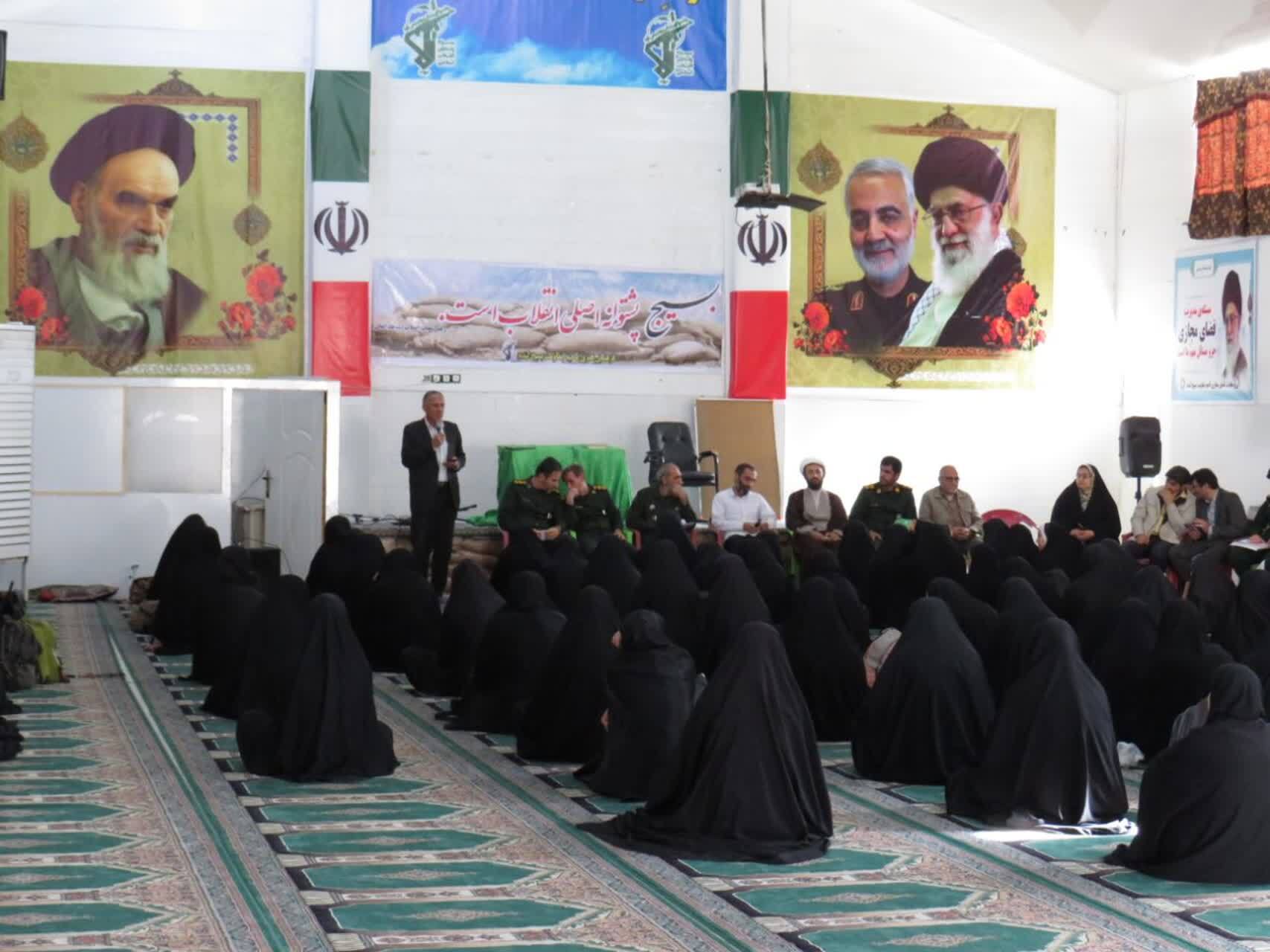 اعزام ۸۰ نفر از دانش آموزان دختر شهرستان لنده به مناطق عملیاتی جنوب کشور اعزام ۸۰ نفر از دانش آموزان دختر شهرستان لنده به مناطق عملیاتی جنوب کشور