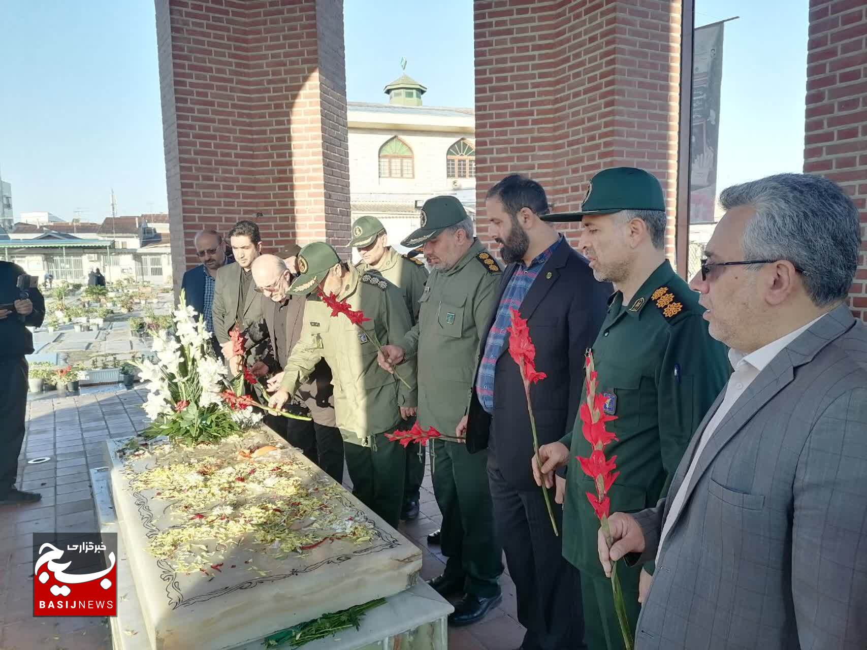 صبحگاه مشترک سپاه قدس گیلان برسر مزار میرزا کوچک خان جنگلی صبحگاه مشترک سپاه قدس گیلان برسر مزار میرزا کوچک خان جنگلی