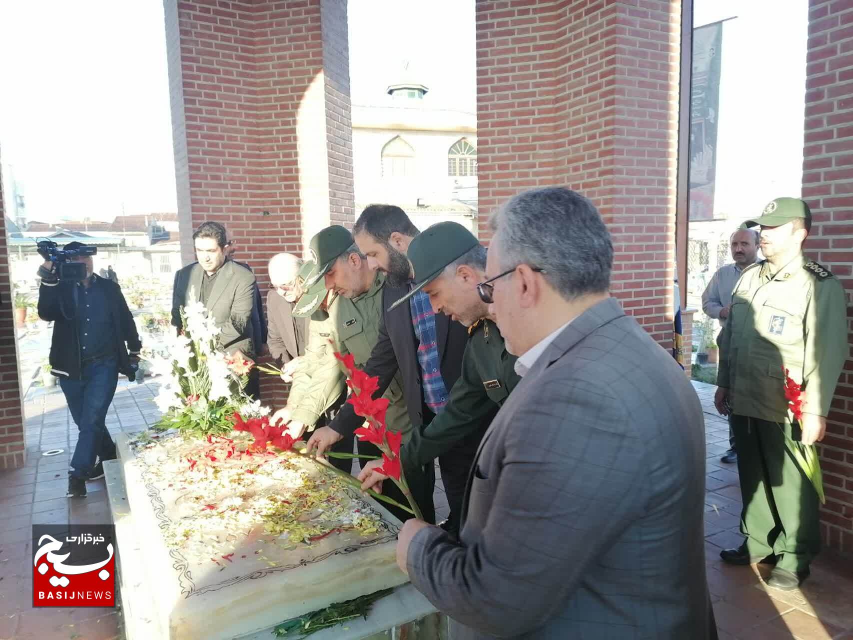 صبحگاه مشترک سپاه قدس گیلان برسر مزار میرزا کوچک خان جنگلی صبحگاه مشترک سپاه قدس گیلان برسر مزار میرزا کوچک خان جنگلی