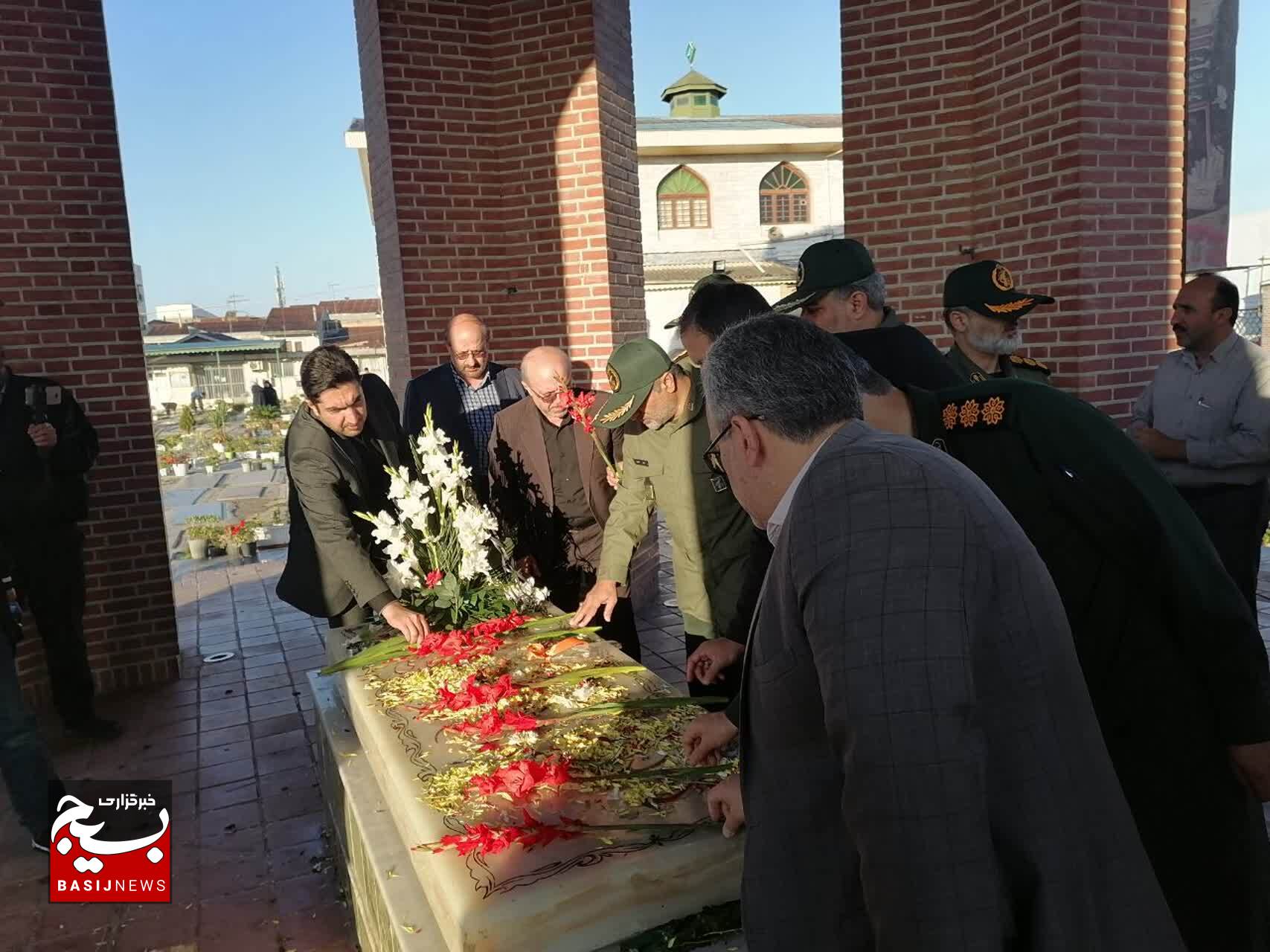 صبحگاه مشترک سپاه قدس گیلان برسر مزار میرزا کوچک خان جنگلی صبحگاه مشترک سپاه قدس گیلان برسر مزار میرزا کوچک خان جنگلی