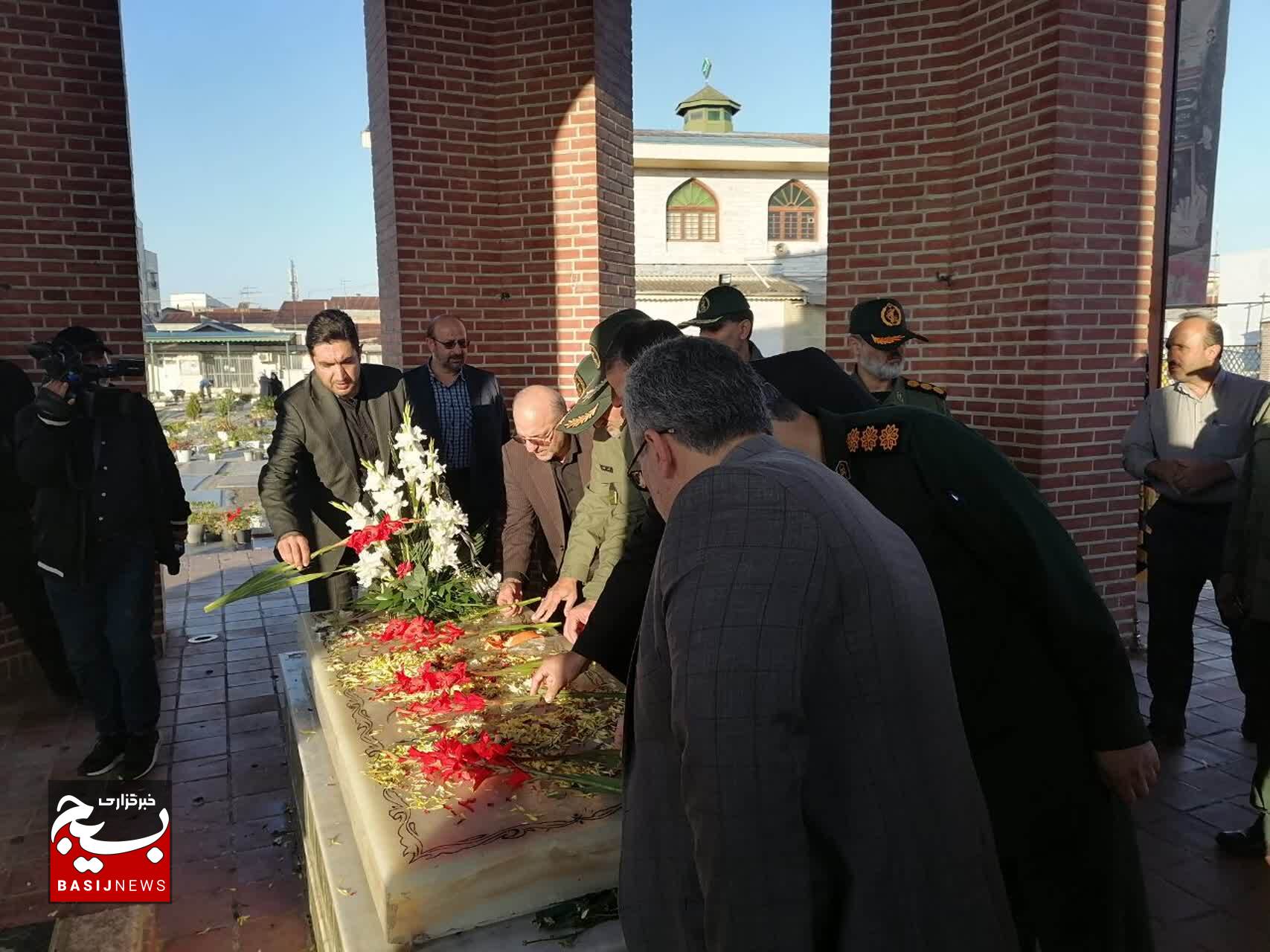 صبحگاه مشترک سپاه قدس گیلان برسر مزار میرزا کوچک خان جنگلی صبحگاه مشترک سپاه قدس گیلان برسر مزار میرزا کوچک خان جنگلی