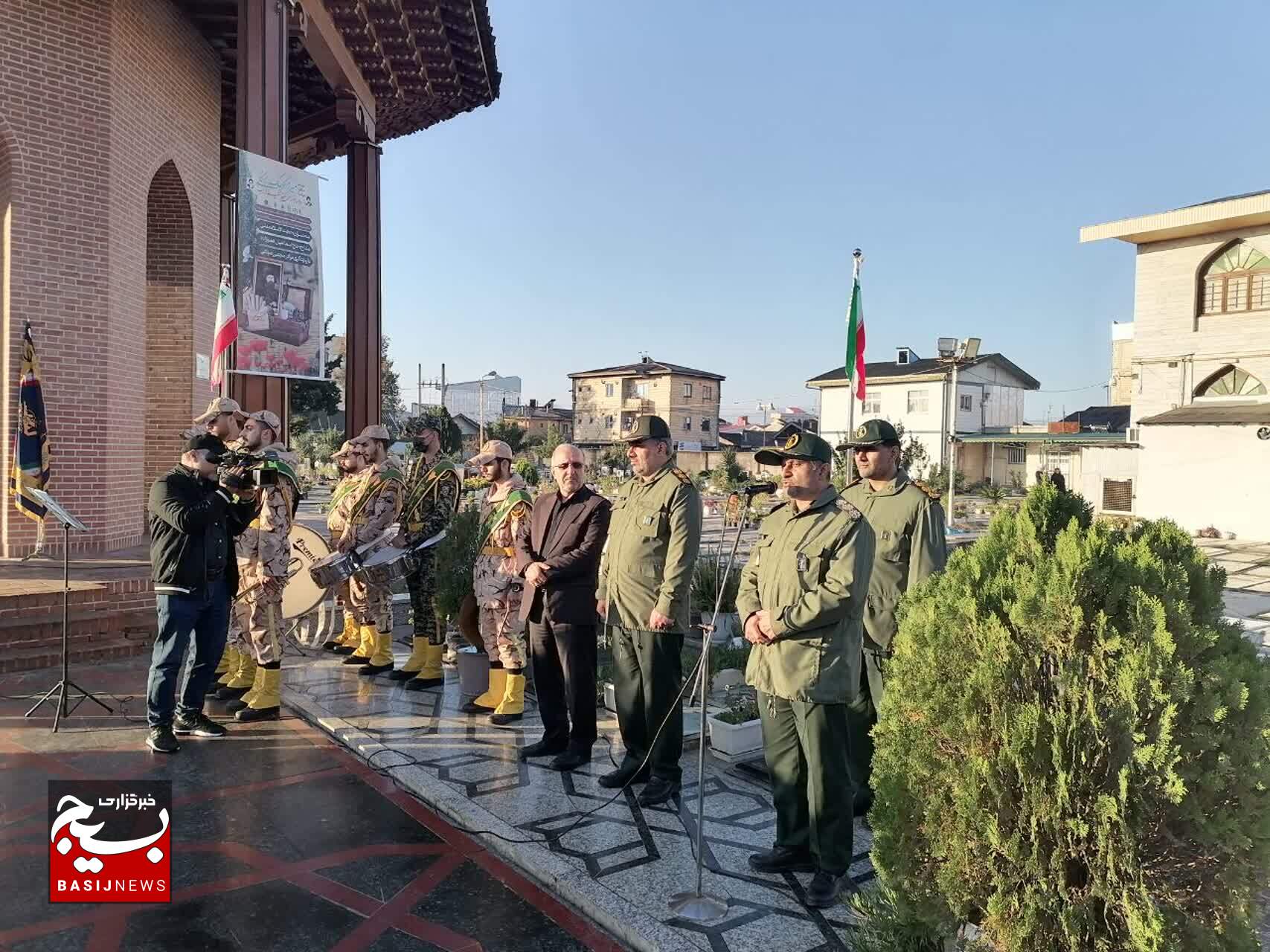 صبحگاه مشترک سپاه قدس گیلان برسر مزار میرزا کوچک خان جنگلی صبحگاه مشترک سپاه قدس گیلان برسر مزار میرزا کوچک خان جنگلی