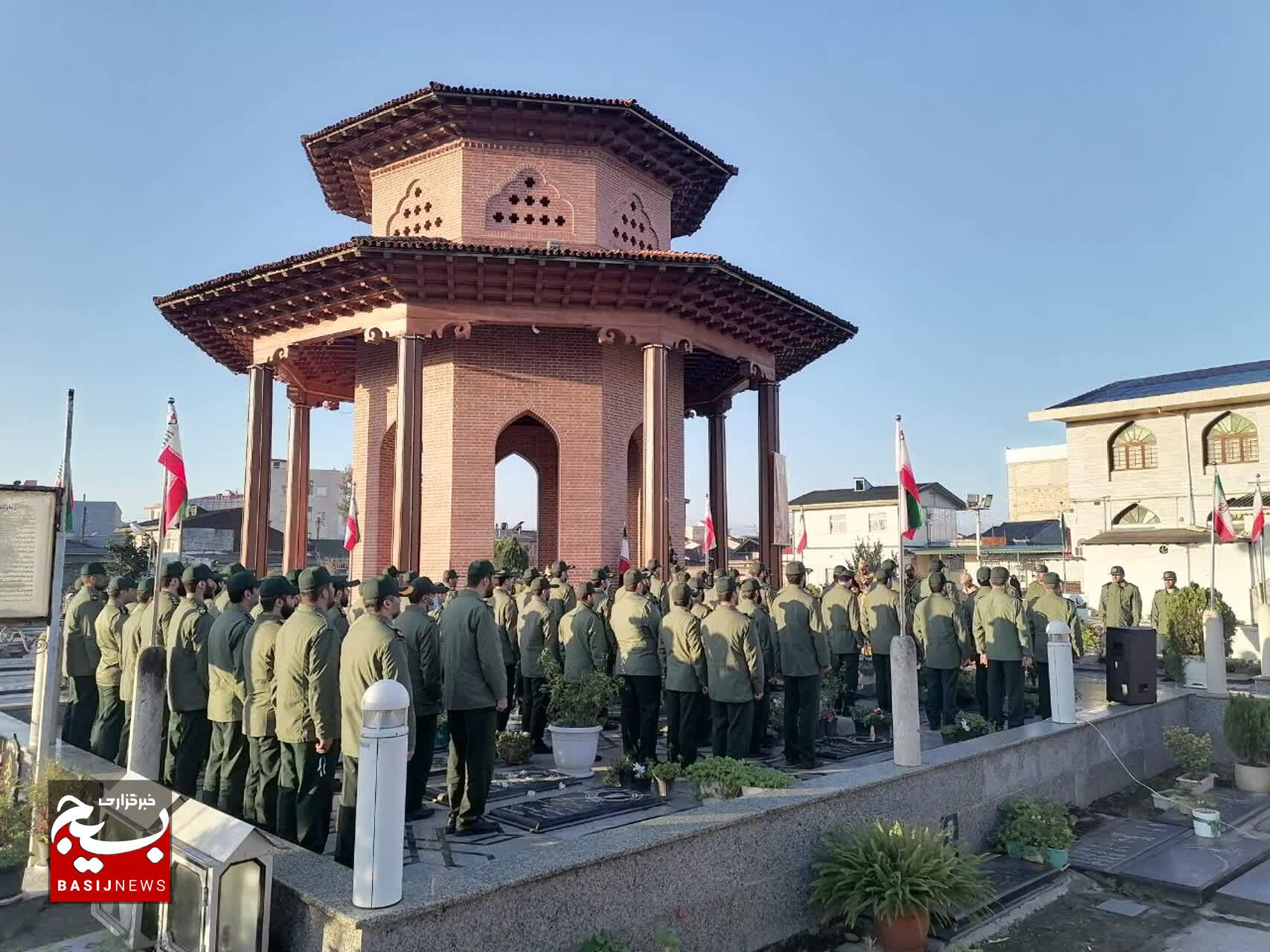 صبحگاه مشترک سپاه قدس گیلان برسر مزار میرزا کوچک خان جنگلی صبحگاه مشترک سپاه قدس گیلان برسر مزار میرزا کوچک خان جنگلی