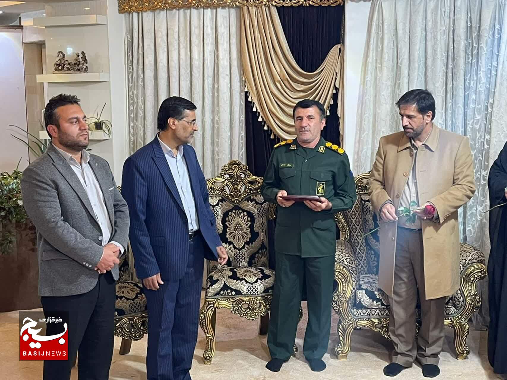 تجلیل از خانواده های معظم شهیدان عبدالله پیشوا و عنایت الله مرادی