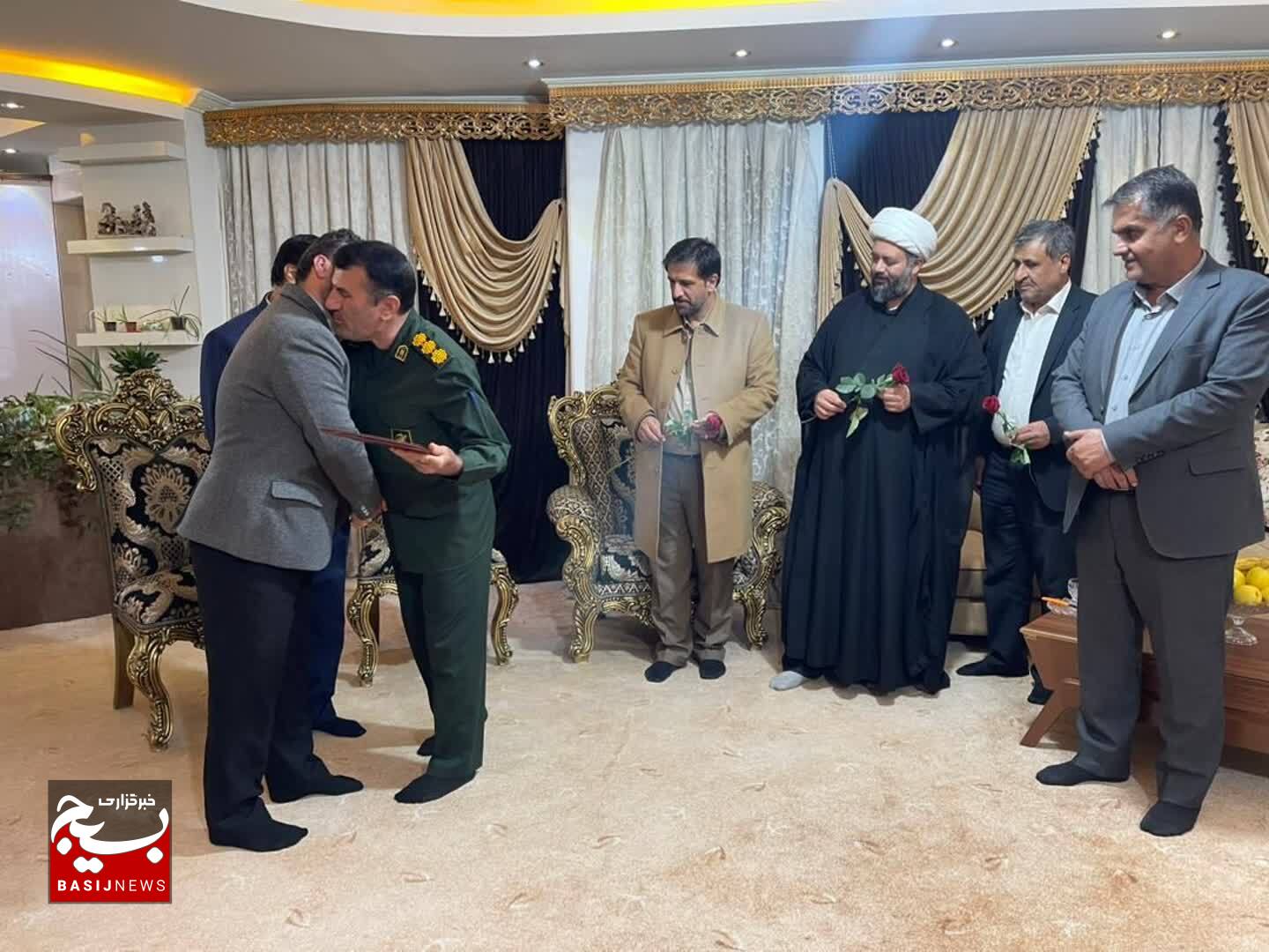 تجلیل از خانواده های معظم شهیدان عبدالله پیشوا و عنایت الله مرادی