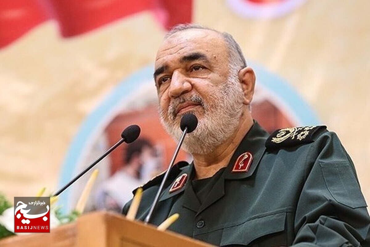 امروز عظیمترین قدرت پایانناپذیر دنیا بسیج است امروز عظیمترین قدرت پایانناپذیر دنیا بسیج است