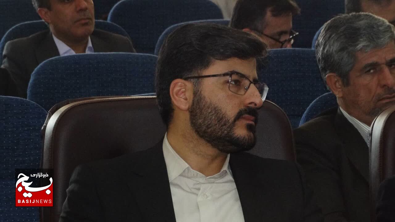 برگزاری همایش سالروز تصویب قانون اساسی جمهوری اسلامی ایران و روز بسیج حقوق دانان در یاسوج برگزاری همایش سالروز تصویب قانون اساسی جمهوری اسلامی ایران و روز بسیج حقوق دانان در یاسوج